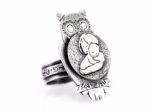 Coin ring with the Mother and Child coin medallion on owl mother jewelry Noa Tam