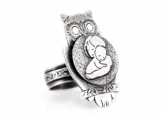 Coin ring with the Mother and Child coin medallion on owl mother jewelry Noa Tam