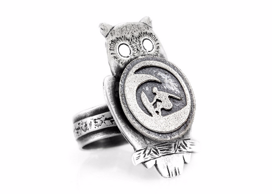 Coin ring with the Surfer coin medallion on owl surfer ring