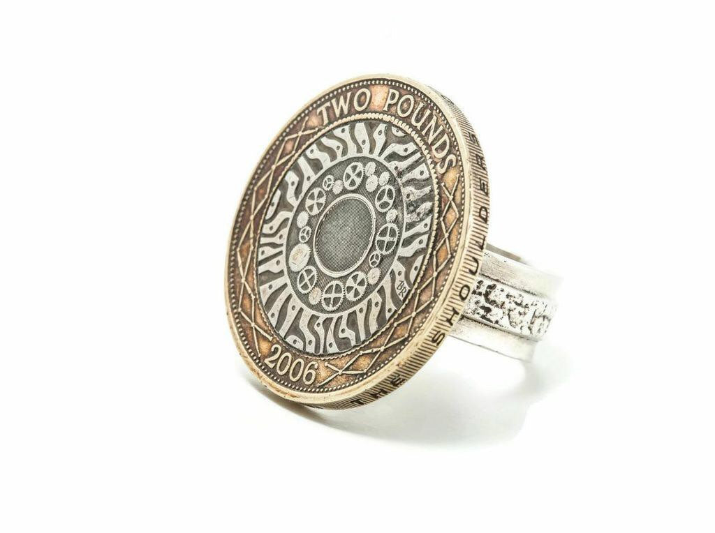 British Coin Ring feauring the Two Pounds Coin of England
