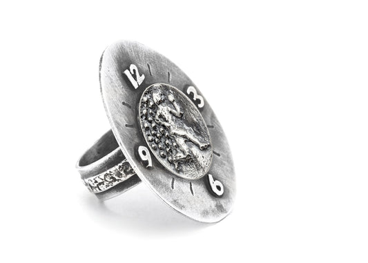 Running Man Freedom Medallion Clock Ring