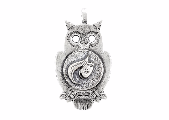 Silver Owl Pendant with Stylish Face