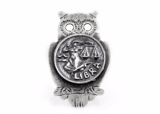 Coin ring with the Libra coin medallion on owl