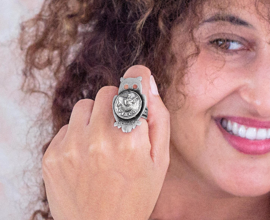 Coin ring with the Virgo coin medallion on owl