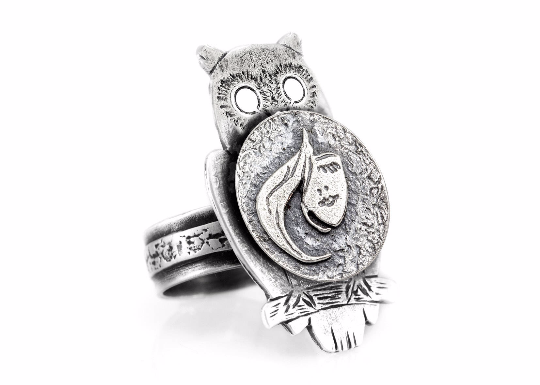 Coin ring with the Stylish Face coin medallion on owl Noa Tam coin jewelry owl jewelry