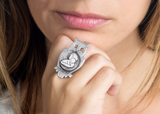 Coin ring with the Mother and Child coin medallion on owl mother jewelry Noa Tam