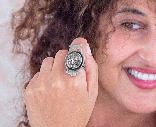 Coin ring with the Libra coin medallion on owl