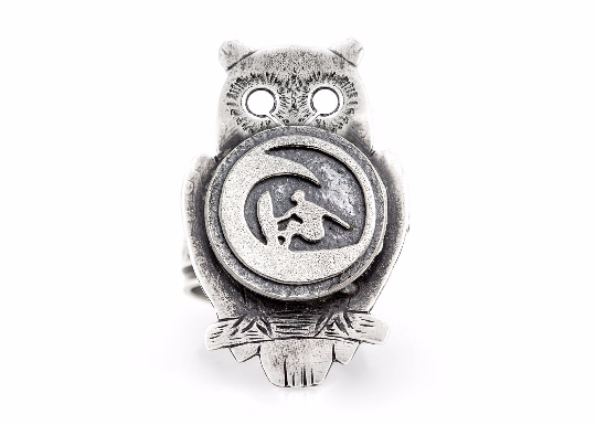 Coin ring with the Surfer coin medallion on owl surfer ring