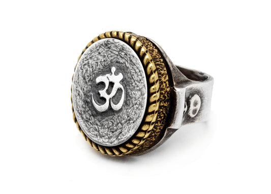 Coin ring with the Om coin medallion