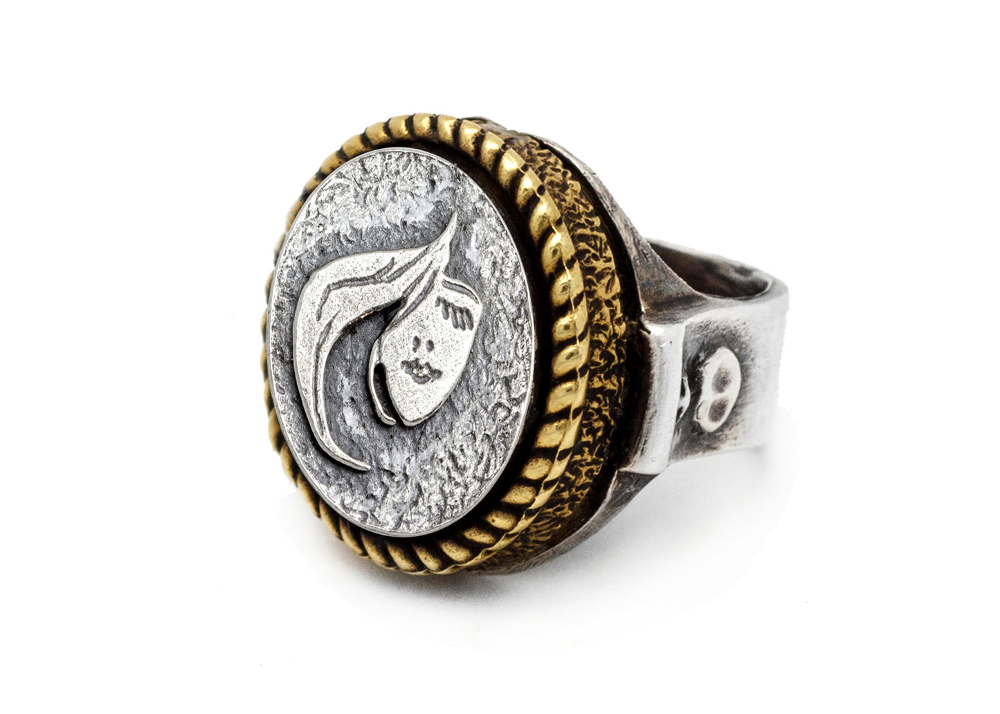 Coin ring with the Stylish Face coin medallion