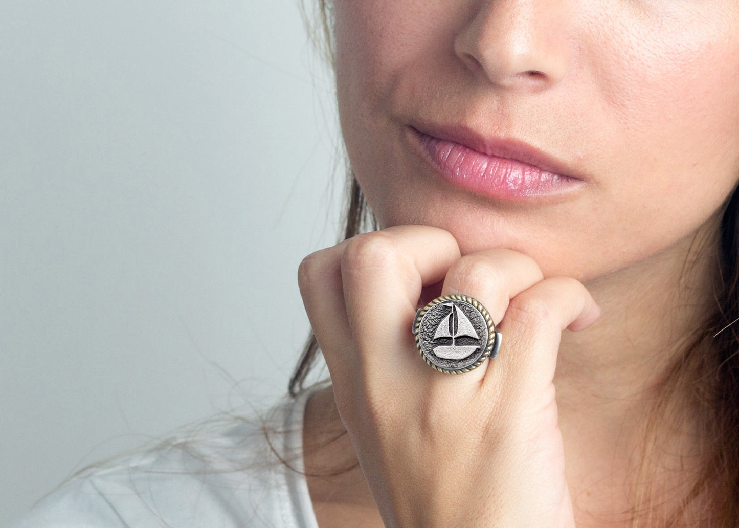 Coin ring with the Boat coin medallion