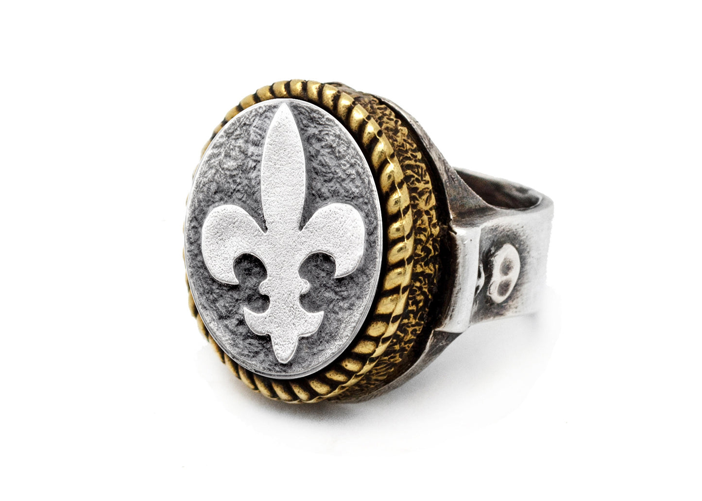 Coin ring with the White Lily coin medallion